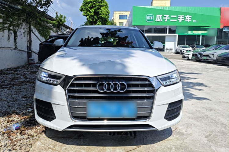 Audi Q3 2017 car image #3