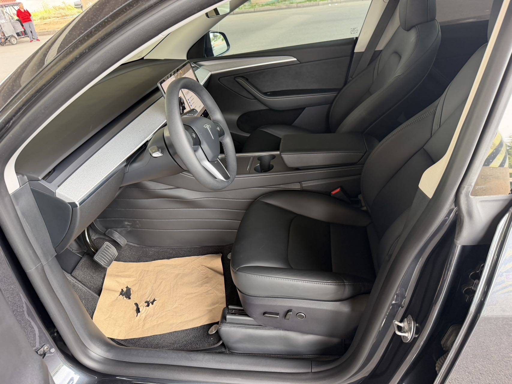 Tesla Model Y 2025 #9 Tesla Model Y 2025 car image #9