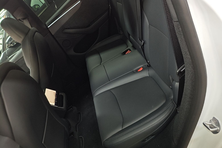 Tesla Model Y 2026 #17 Tesla Model Y 2026 car image #17