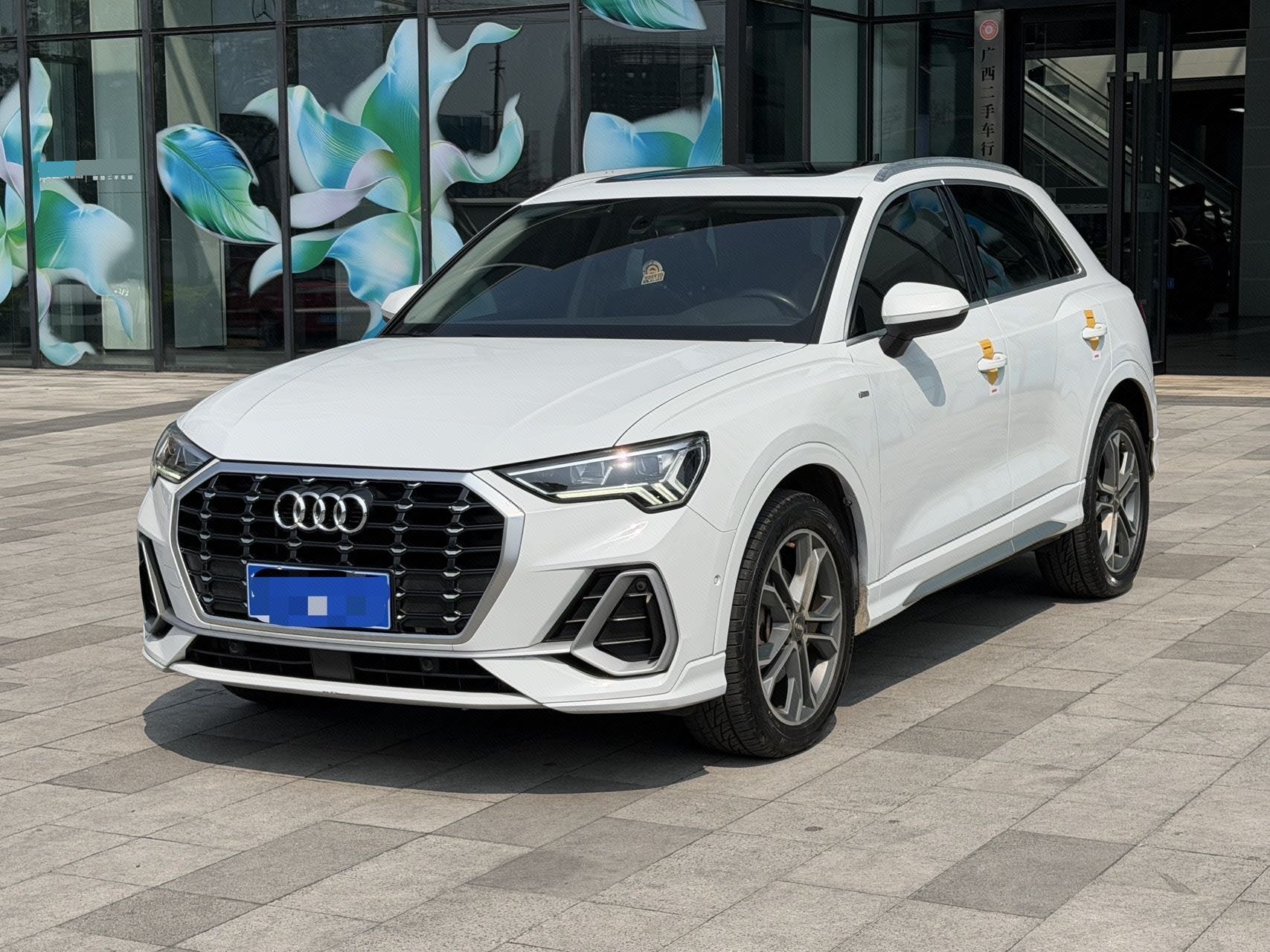 Audi Q3 2021 صورة سيارة 