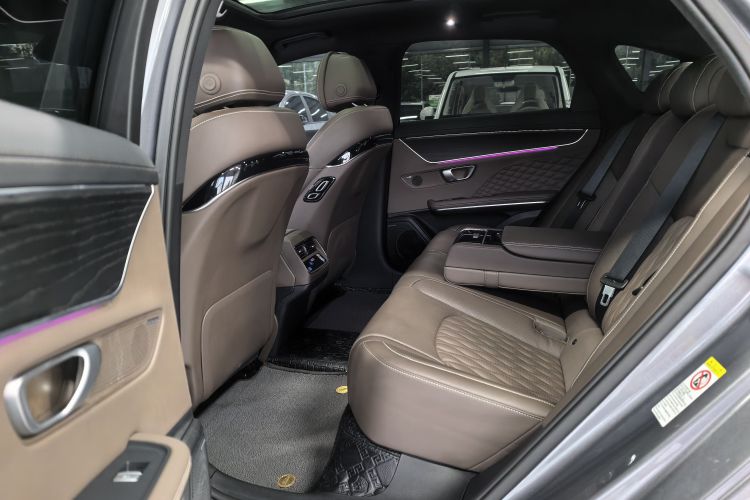 BYD Han 2023 immagine di auto #11