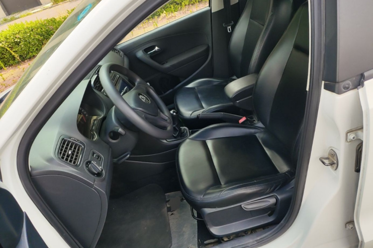 Volkswagen Polo 2019 car image #15