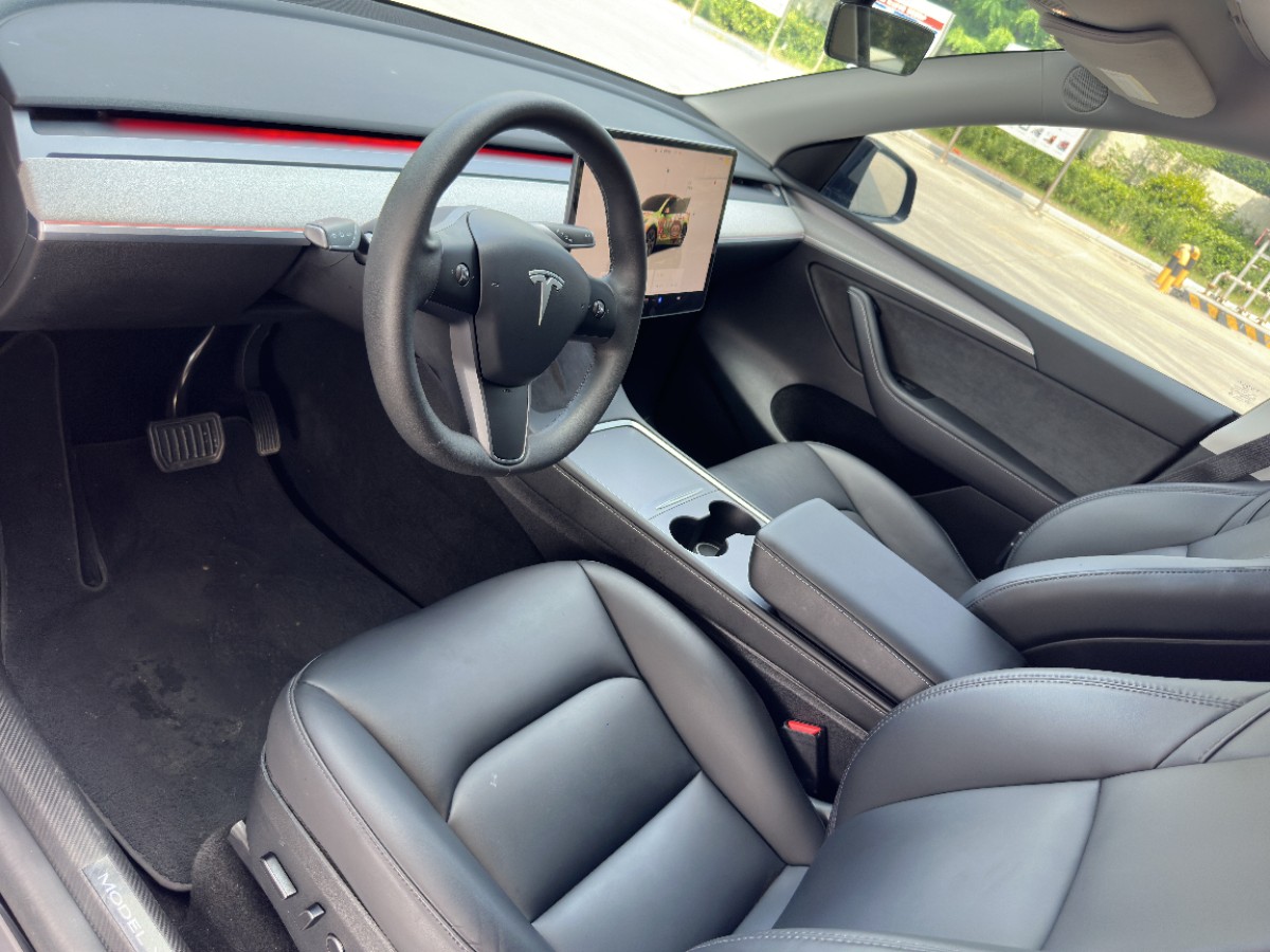 Tesla Model Y 2024 immagine di auto #4
