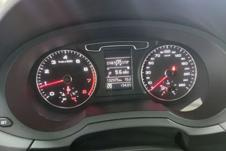 Audi Q3 2015 car image #17