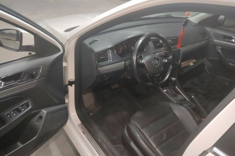 Volkswagen Lavida 2017 car image #9