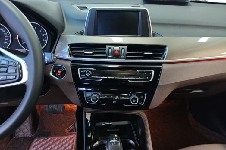 BMW X1 2018 car image #13