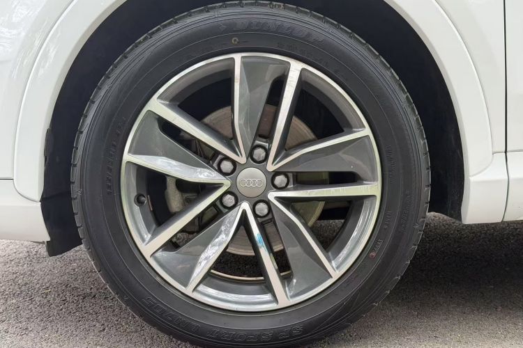 Audi Q3 2019 car image #5