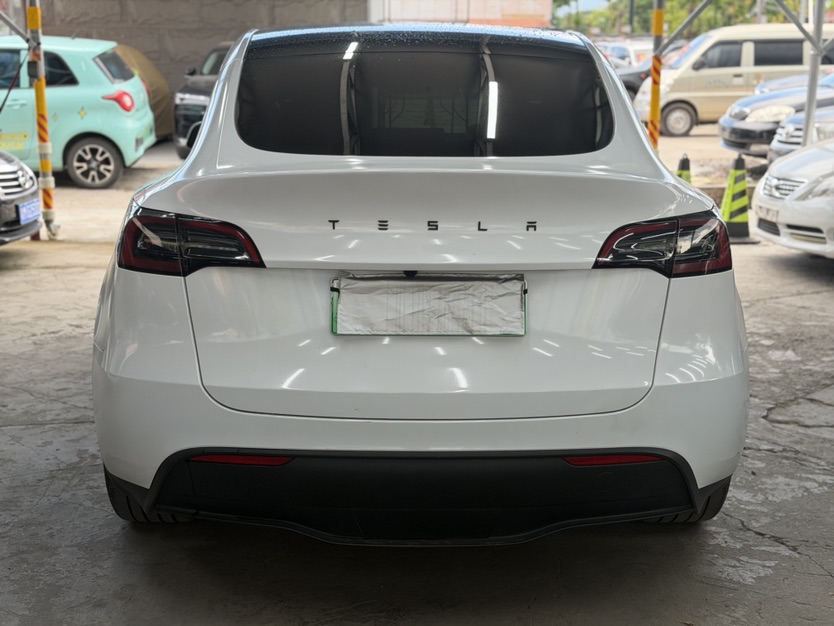 Tesla Model Y 2024 #8 Tesla Model Y 2024 car image #8