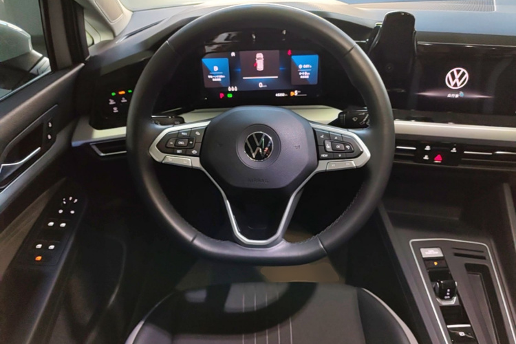 Volkswagen Golf 2024 car image #11