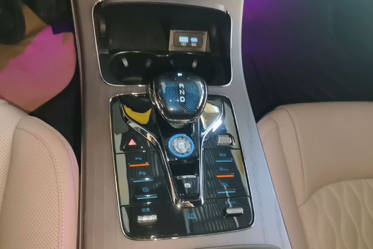 BYD Han 2024 car image #14