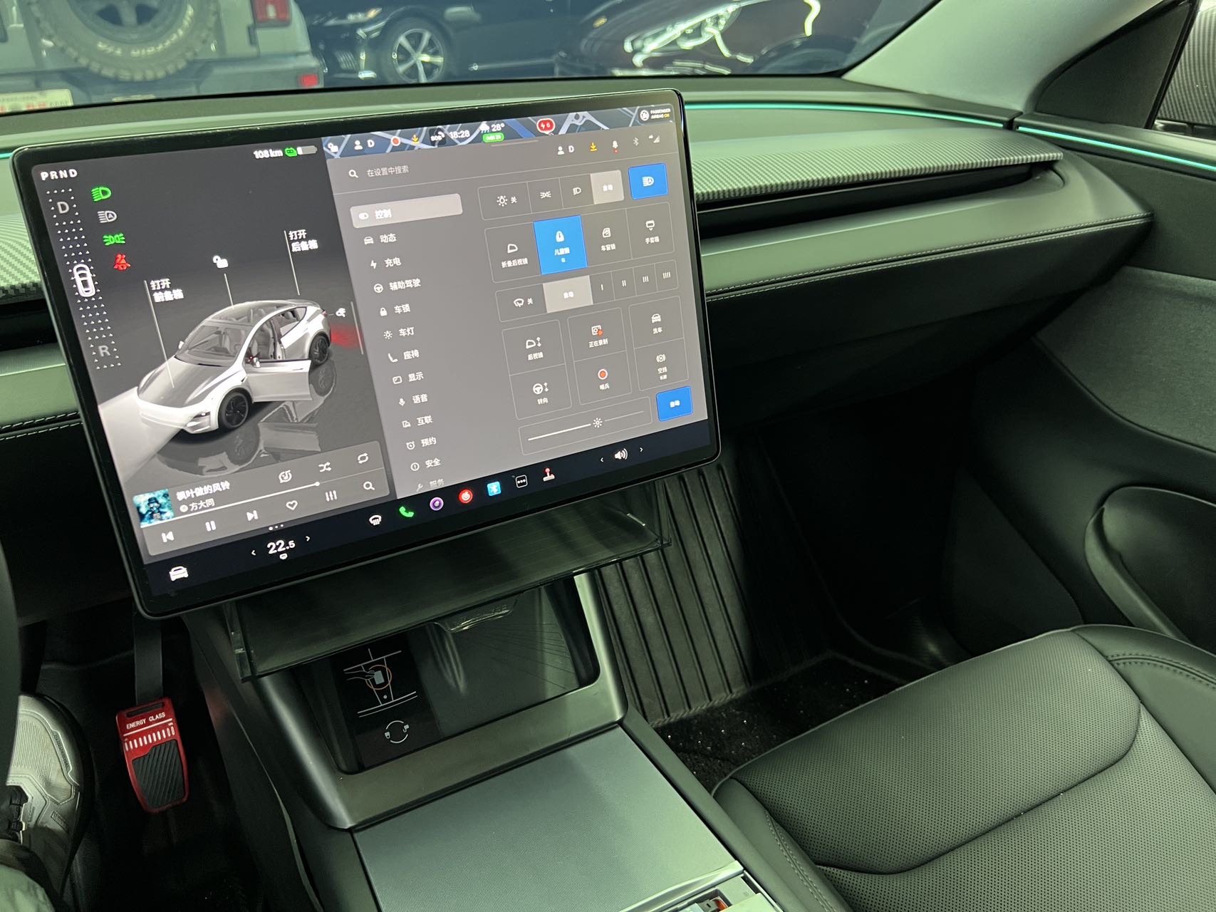 Tesla Model Y 2025 #16 Tesla Model Y 2025 car image #16