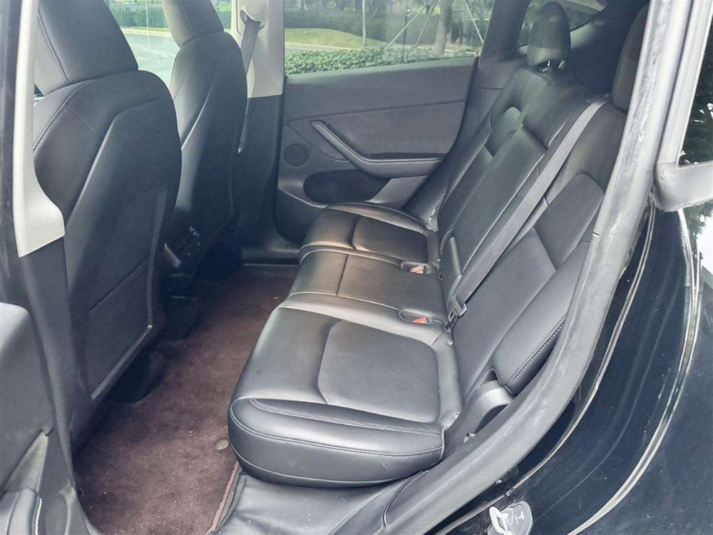 Tesla Model Y 2023 car image #12