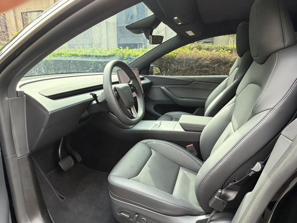 Tesla Model Y 2026 #8 Tesla Model Y 2026 car image #8