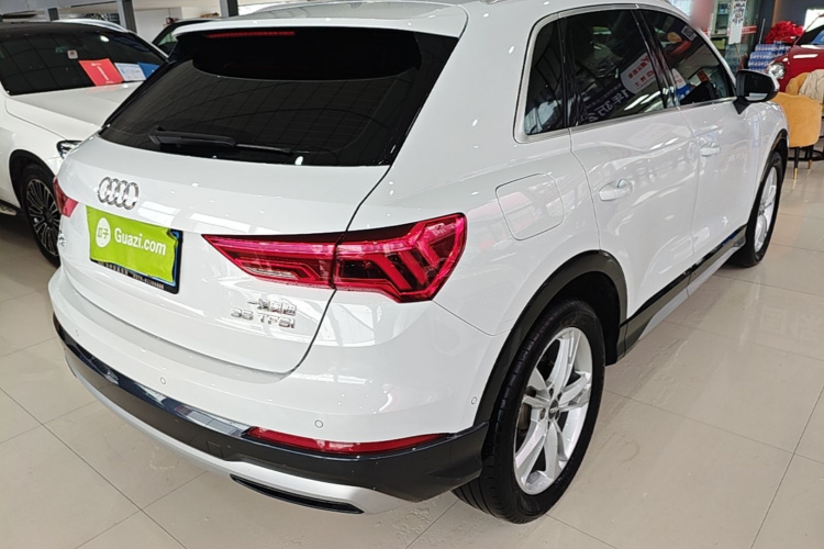 Audi Q3 2021 car image #5