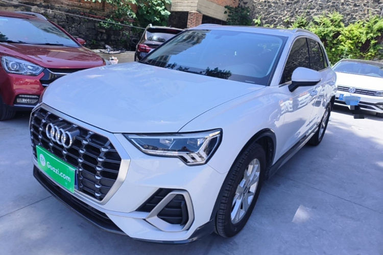Audi Q3 2019 car image #2