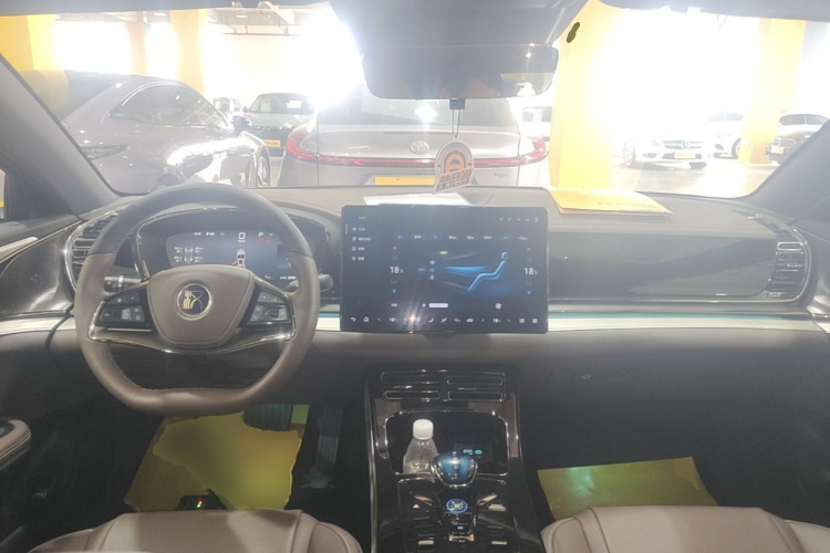 BYD Han 2025 car image #11