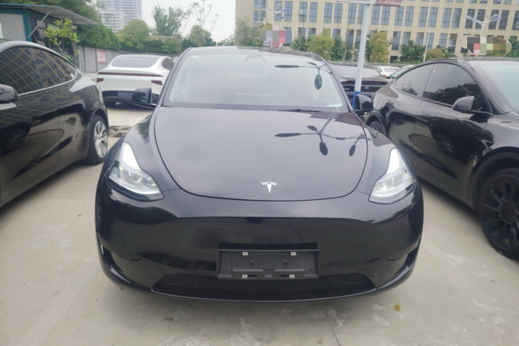 Tesla Model Y 2022 car image #3