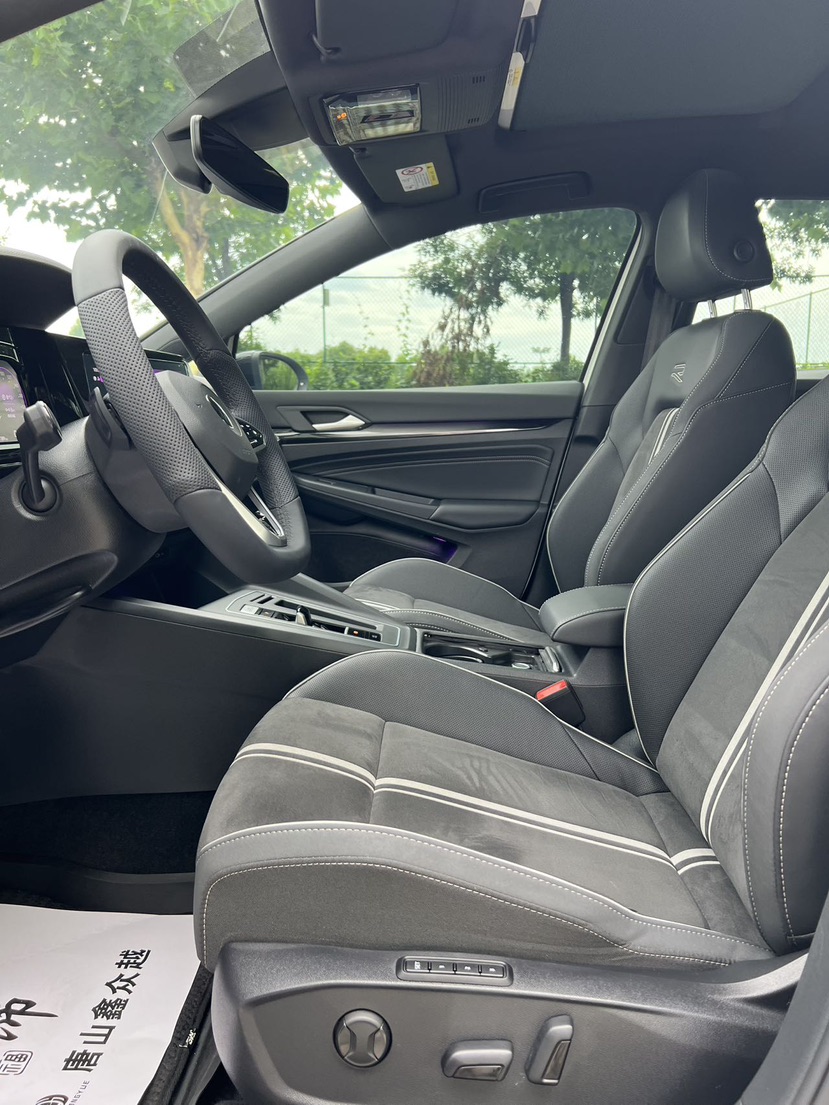 Volkswagen Golf 2022 car image #7