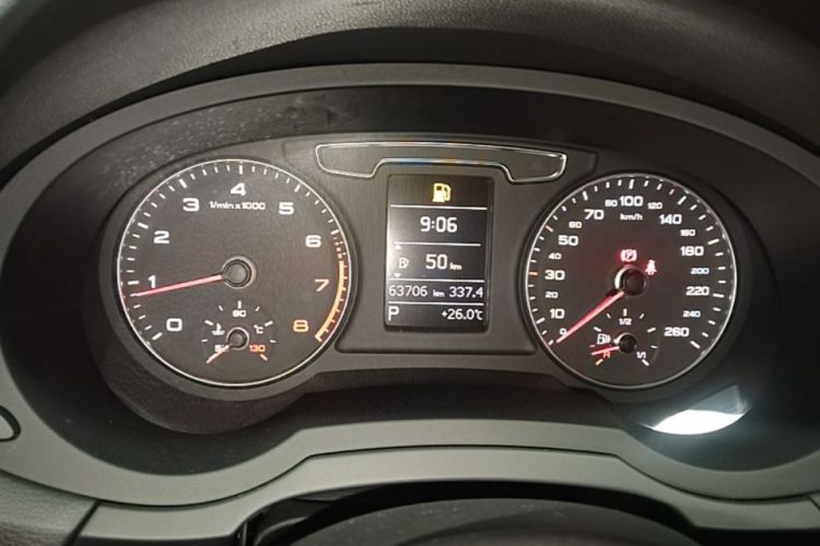 Audi Q3 2018 car image #12