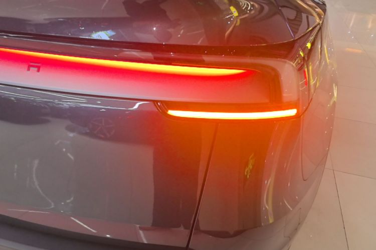 Tesla Model Y 2025 #8 Tesla Model Y 2025 car image #8