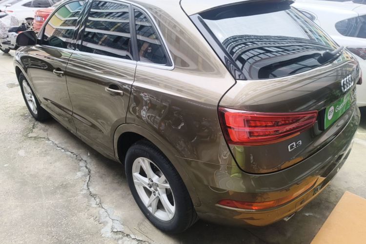 Audi Q3 2018 car image #5