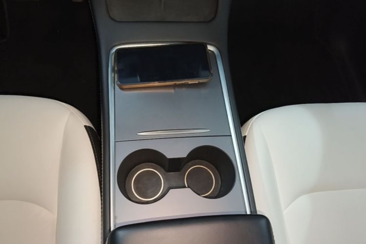 Tesla Model Y 2022 #14 Tesla Model Y 2022 car image #14