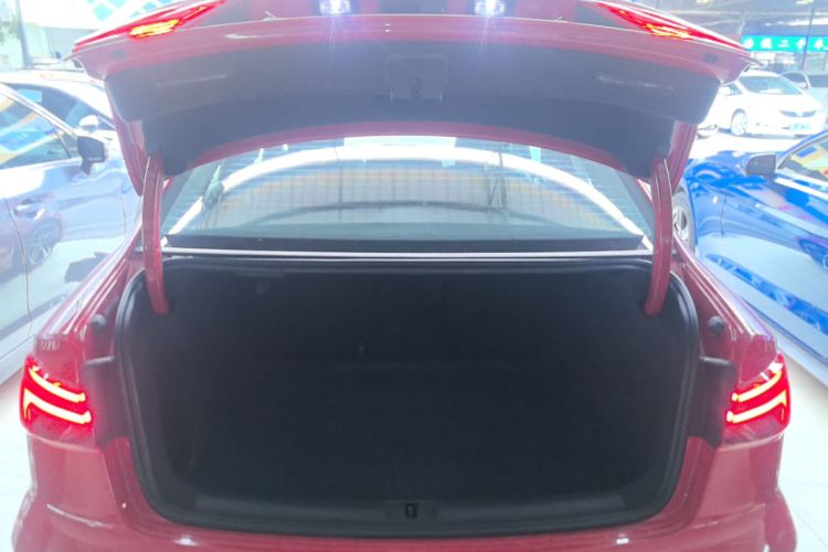 Audi A3 2019 car image #19