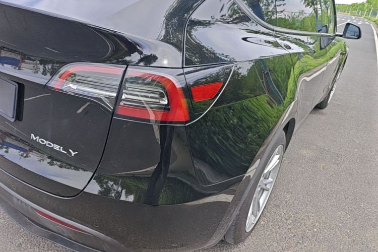 Tesla Model Y 2023 #8 Tesla Model Y 2023 car image #8