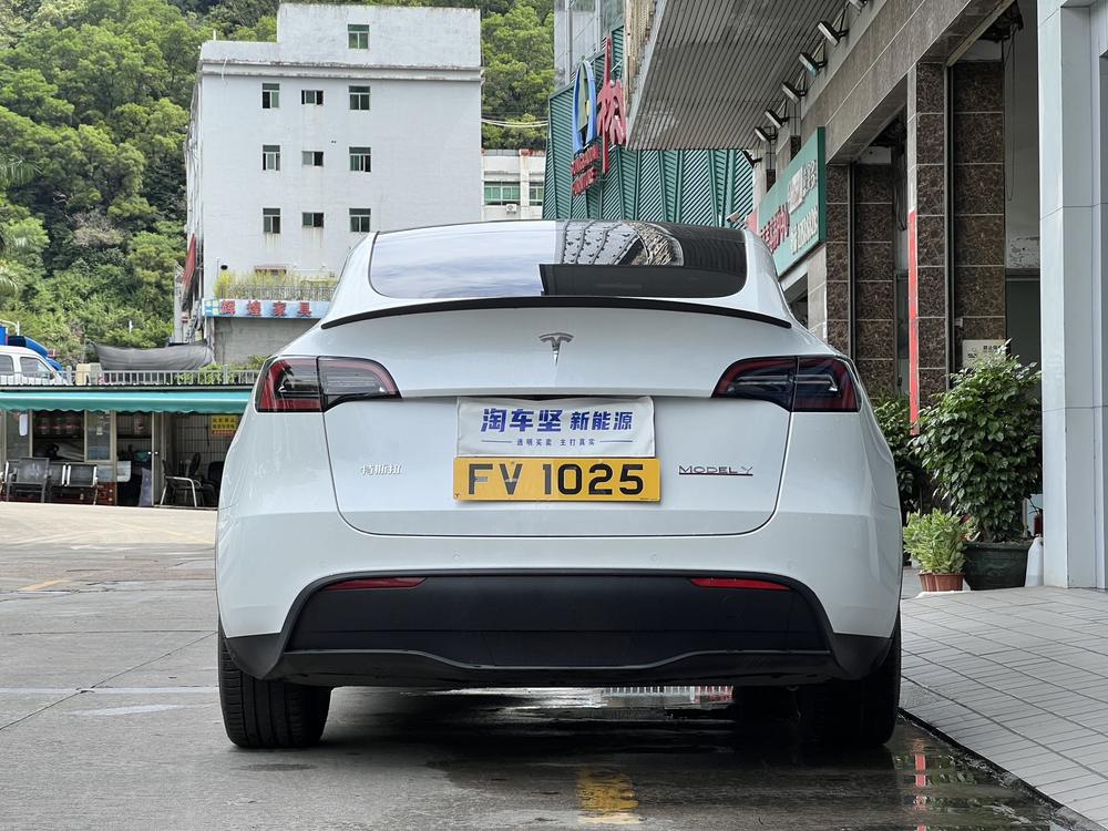 Tesla Model Y 2024 #5 Tesla Model Y 2024 car image #5