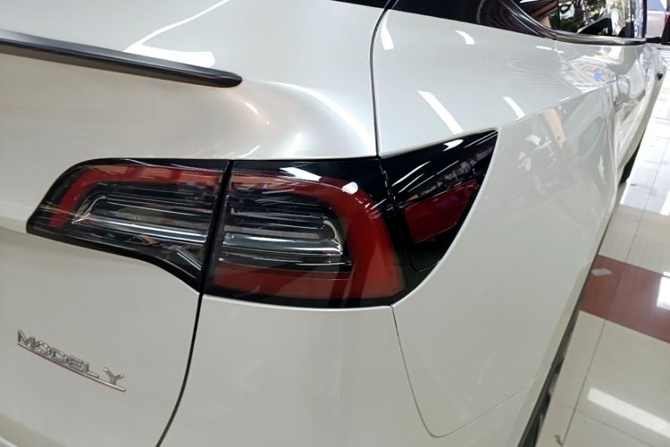 Tesla Model Y 2024 #8 Tesla Model Y 2024 car image #8
