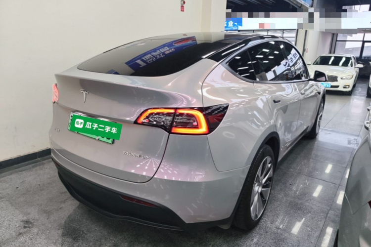 Tesla Model Y 2023 #7 Tesla Model Y 2023 car image #7