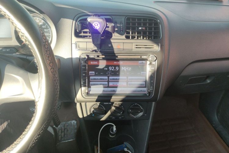 Volkswagen Polo 2016 car image #13