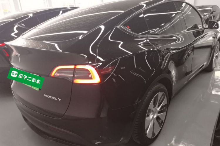 Tesla Model Y 2023 car image #7