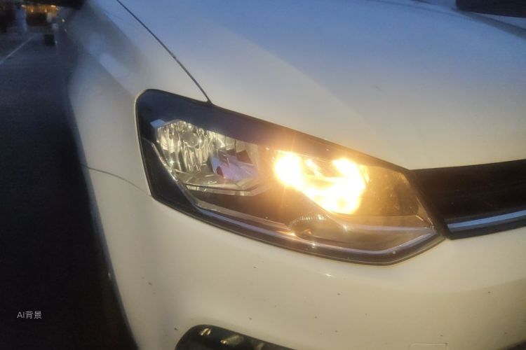 Volkswagen Polo 2015 car image #8