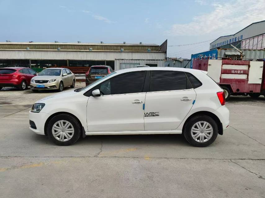 Volkswagen Polo 2016 car image #6