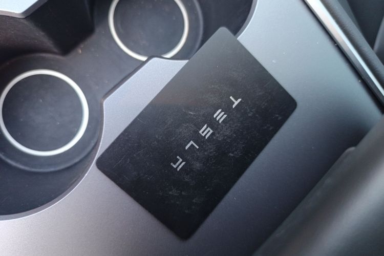 Tesla Model Y 2022 car image #9