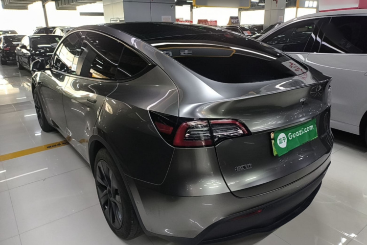 Tesla Model Y 2023 car image #5