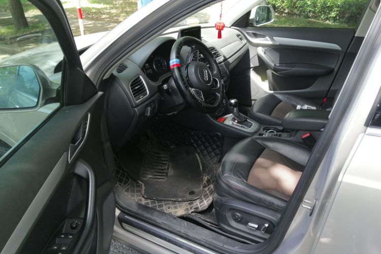 Audi Q3 2017 car image #9