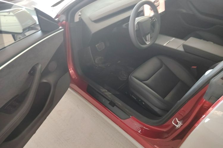Tesla Model 3 2024 صورة سيارة #16