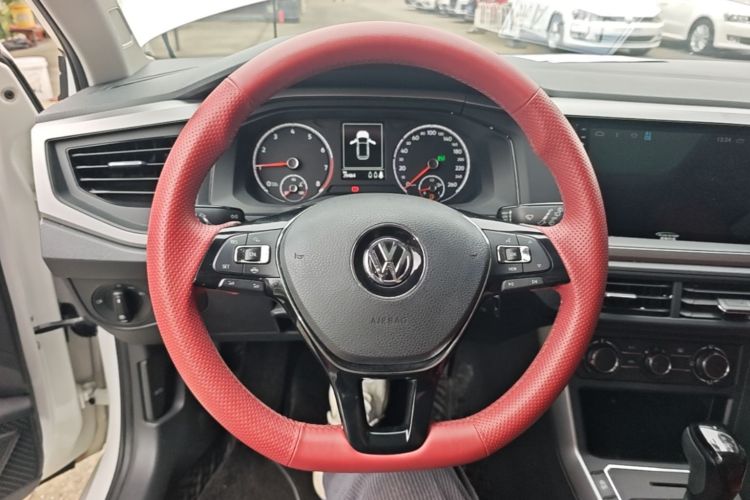 Volkswagen Polo 2020 car image #15