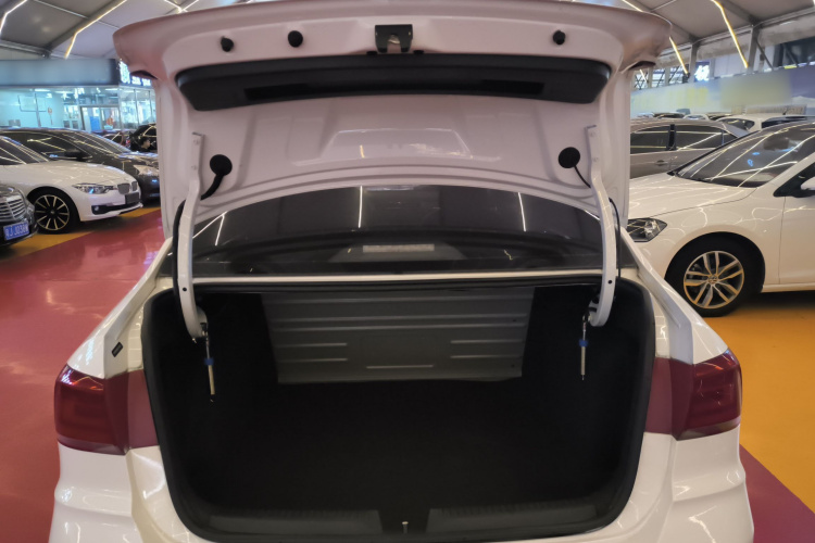 Volkswagen Santana 2016 car image #18