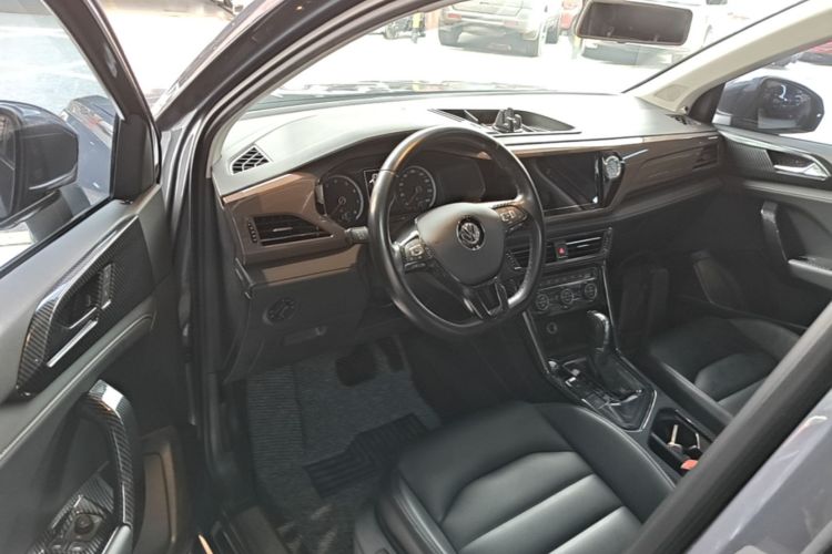 Volkswagen Tharu 2020 car image #12