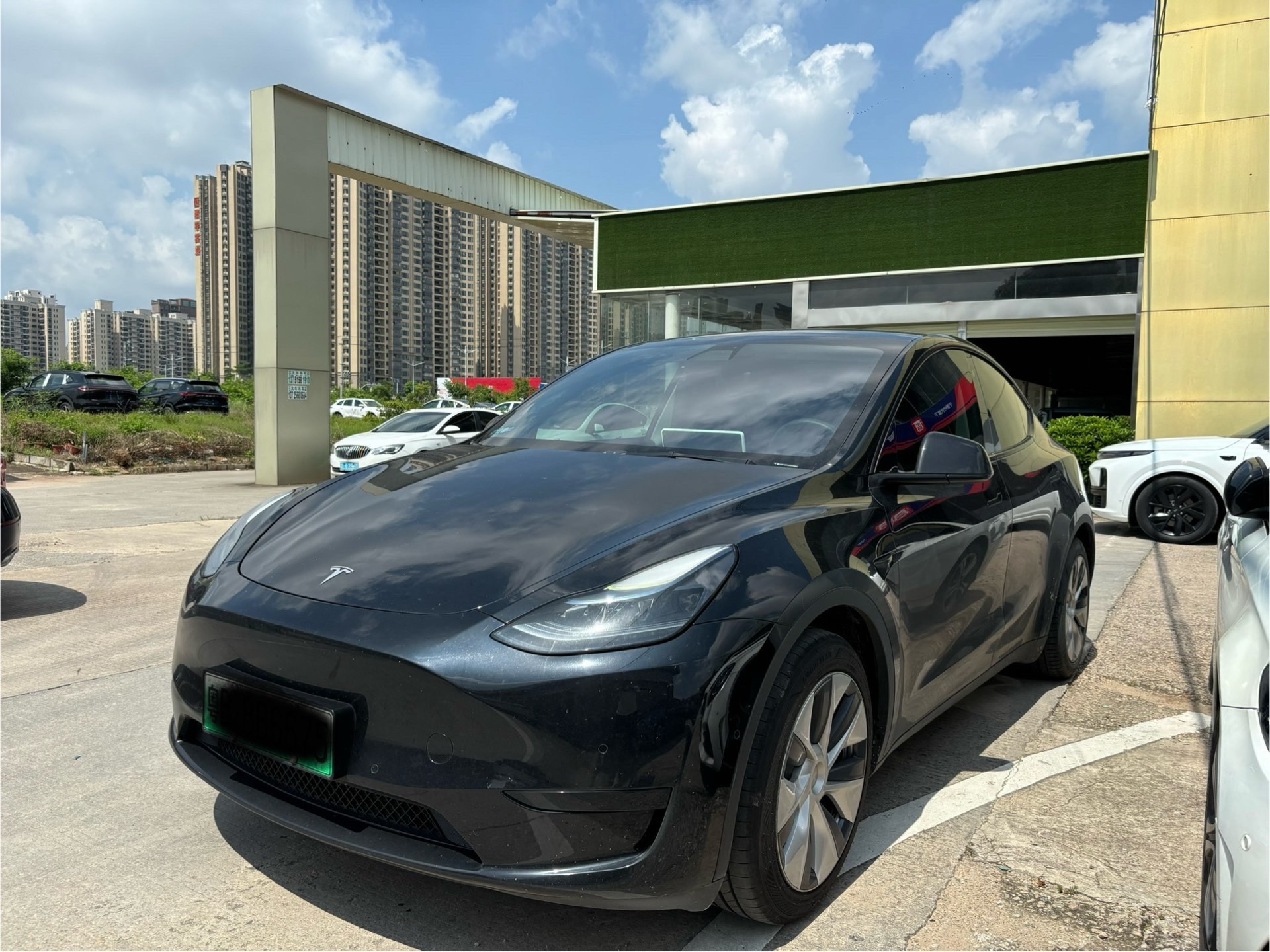 Tesla Model Y 2023 car image 