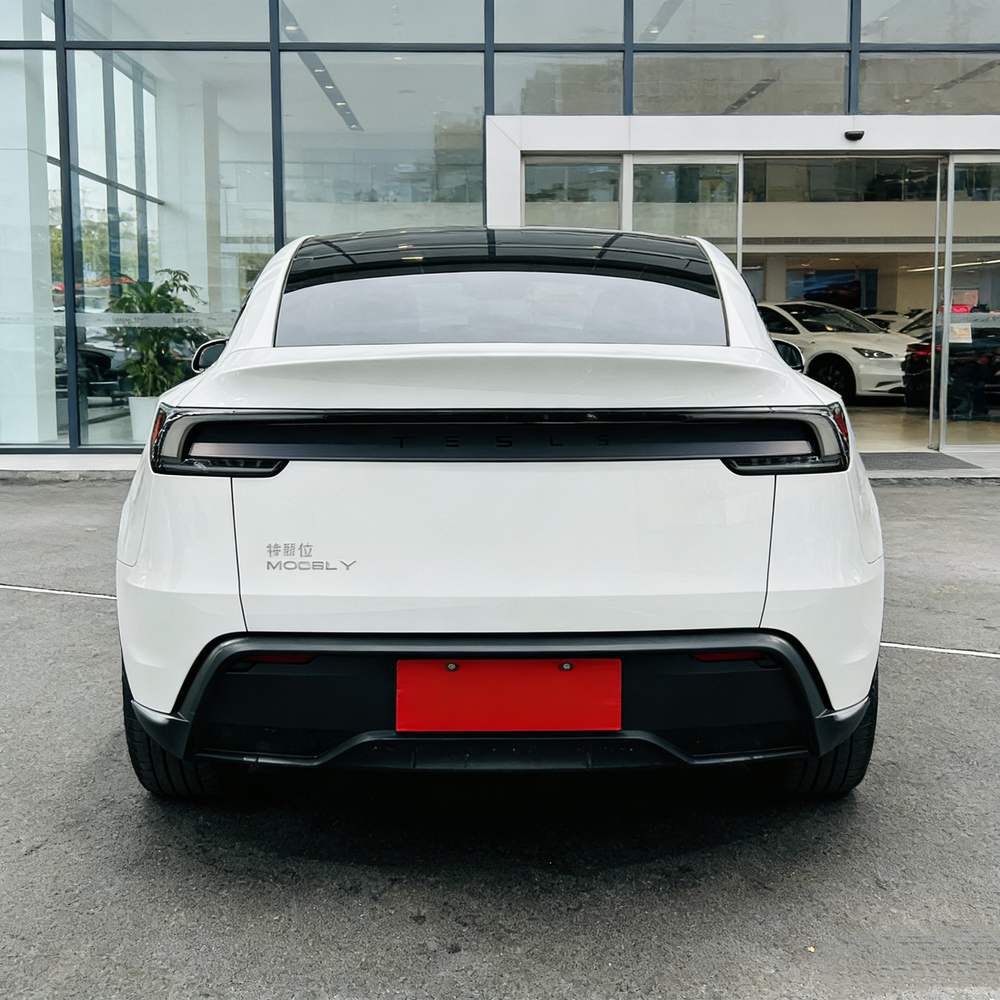 Tesla Model Y 2025 #5 Tesla Model Y 2025 car image #5