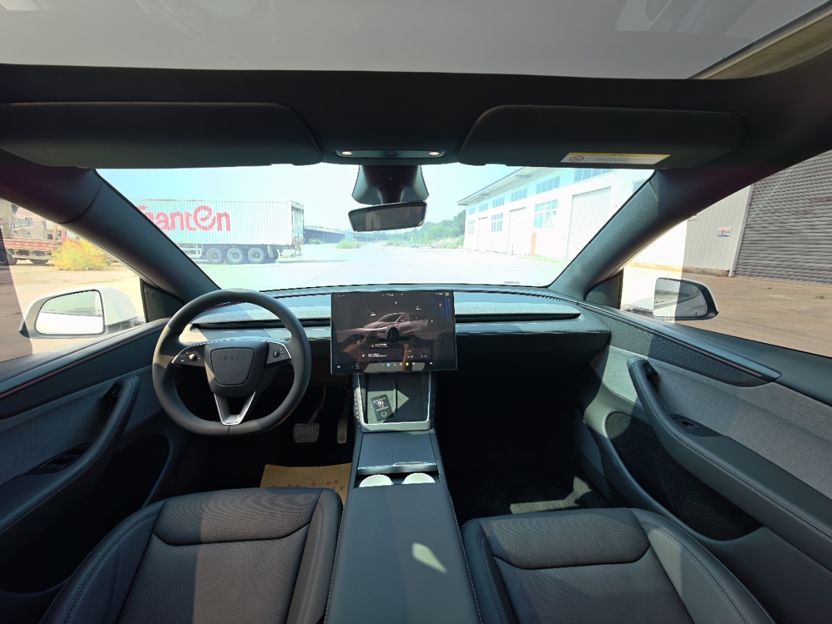 Tesla Model Y 2026 car image #5