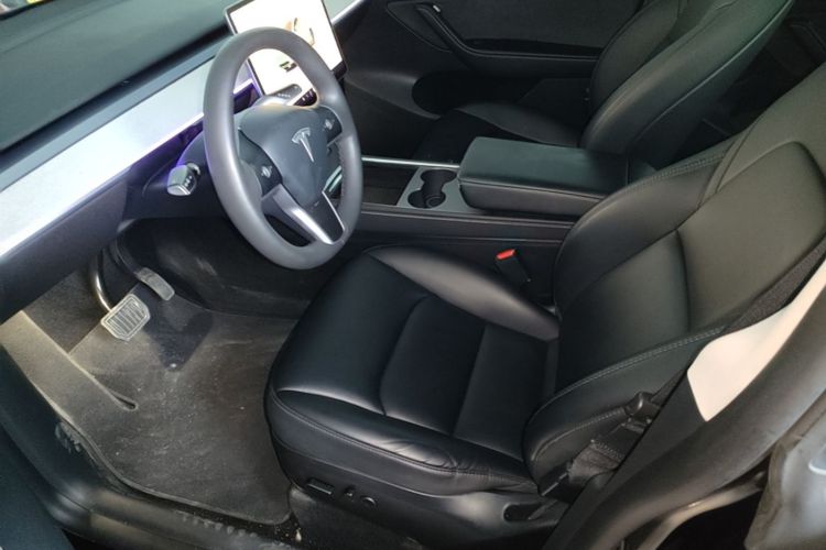 Tesla Model Y 2024 immagine di auto #15