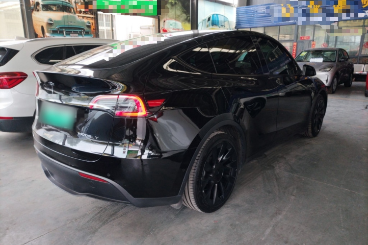 Tesla Model Y 2023 car image #7