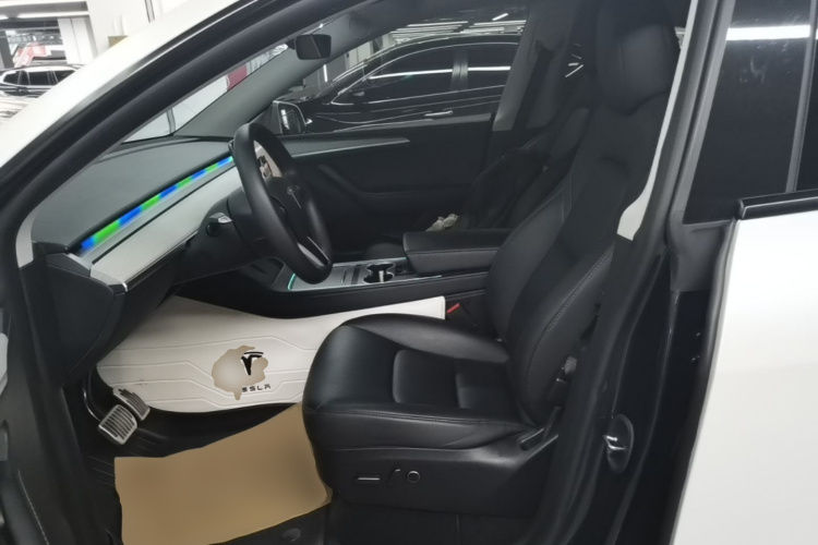 Tesla Model Y 2024 #15 Tesla Model Y 2024 car image #15