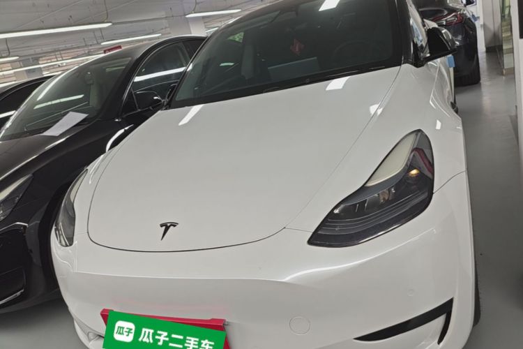 Tesla Model Y 2024 immagine di auto #3
