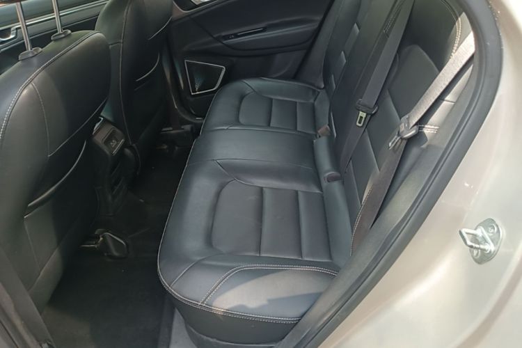 GEELY Emgrand GS 2018 car image #17